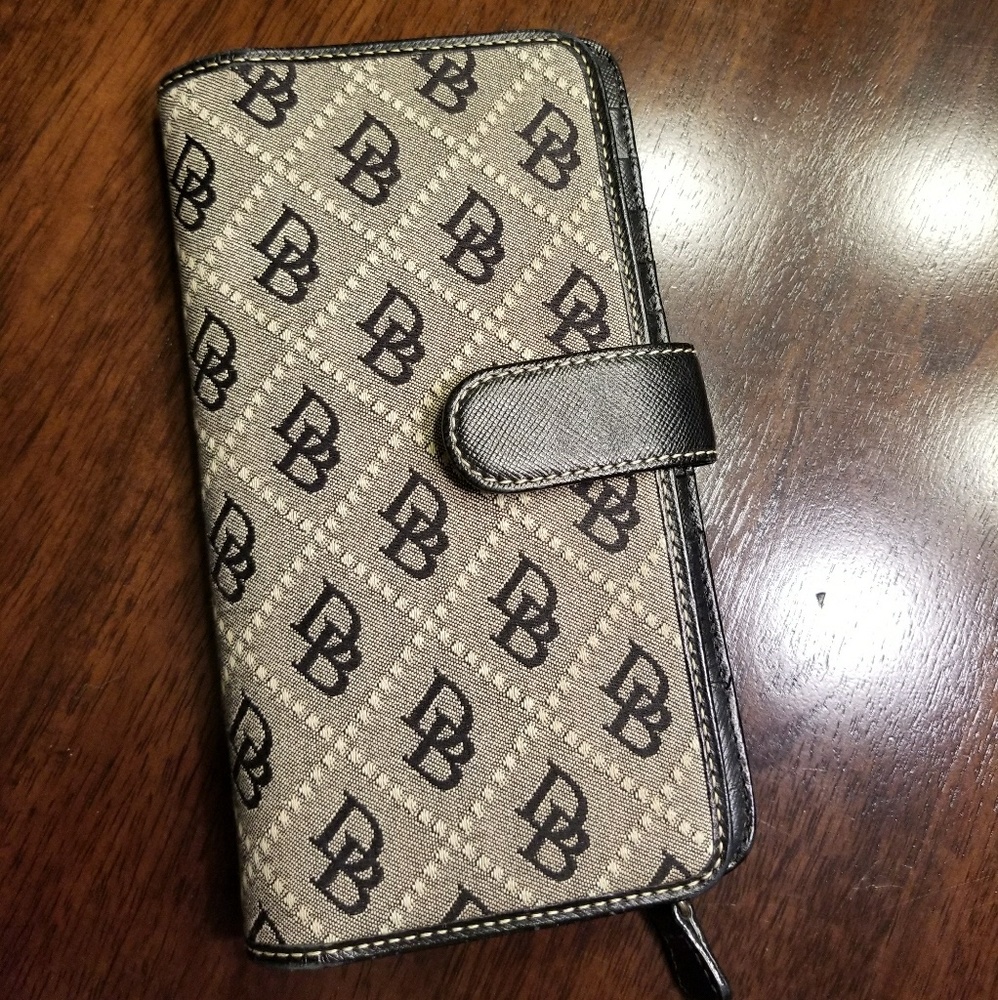 Dooney & Bourke wallet